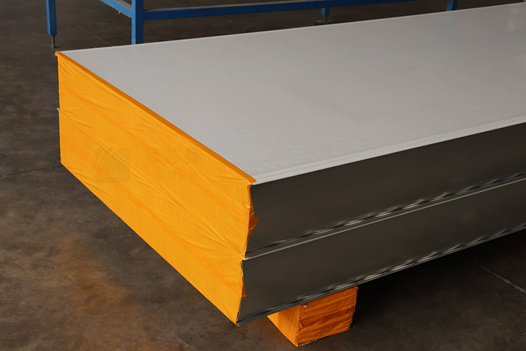 The technical implementation method of perforated soundproof sandwich panel